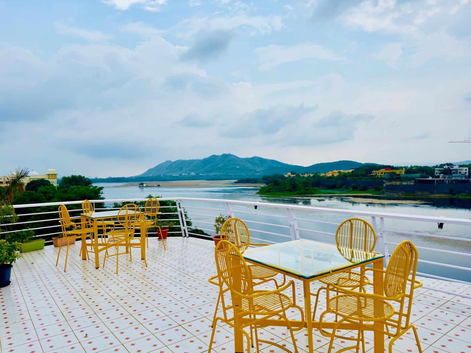 Hotel Jaydurg A Lake Retreat - A Lakeside Hotel - Lakeview Rooftop Cafe - Swimming Pool Udaipur Exterior foto