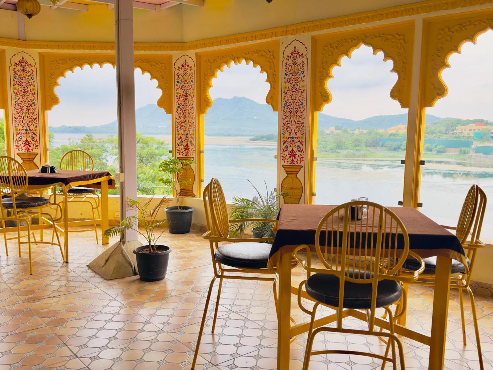 Hotel Jaydurg A Lake Retreat - A Lakeside Hotel - Lakeview Rooftop Cafe - Swimming Pool Udaipur Exterior foto