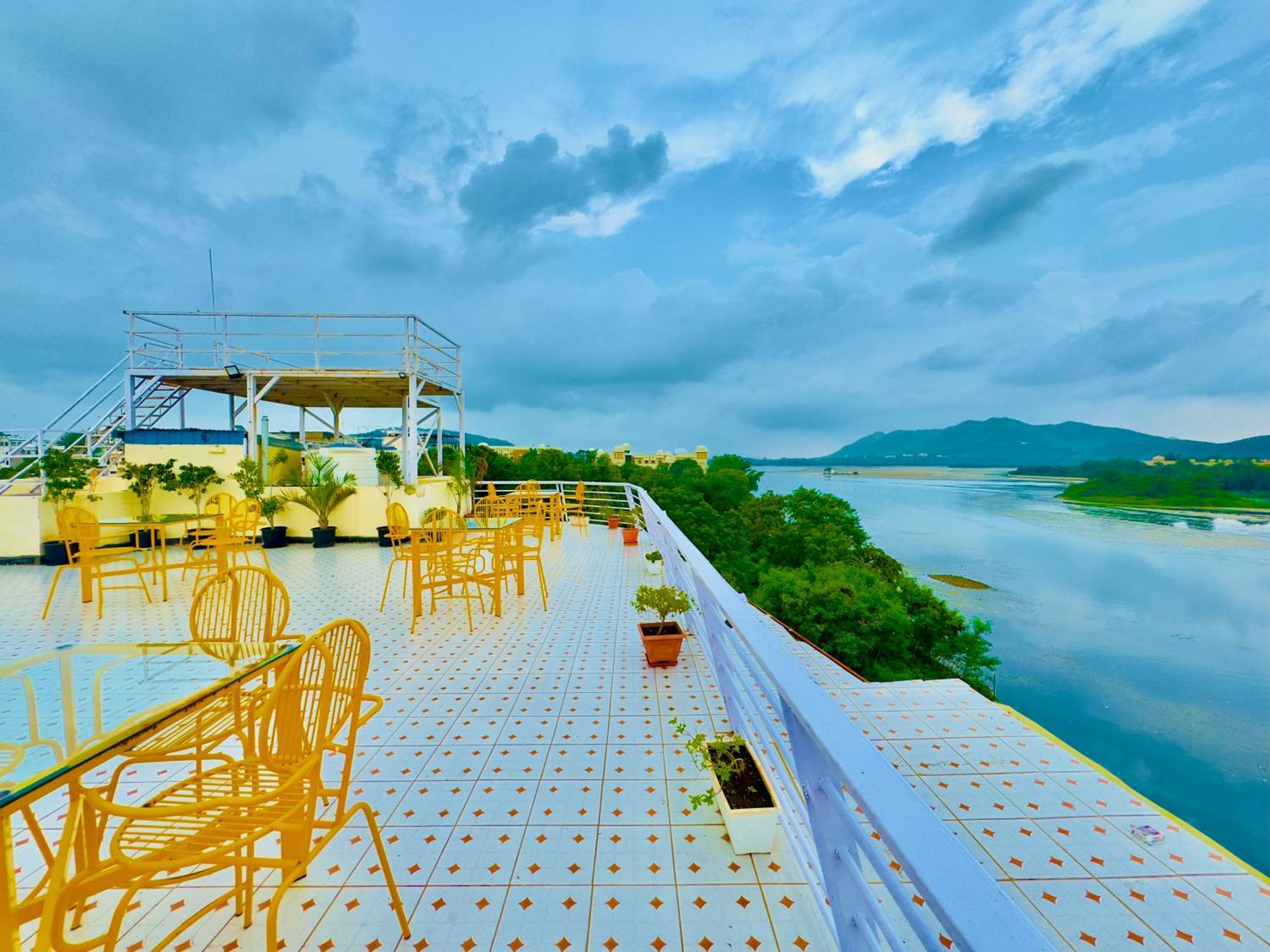 Hotel Jaydurg A Lake Retreat - A Lakeside Hotel - Lakeview Rooftop Cafe - Swimming Pool Udaipur Exterior foto